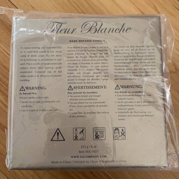 NIB DL & Co Large Fleur Blanche Candle in Reusable Scalloped Vase New & Sealed - Picture 6 of 6